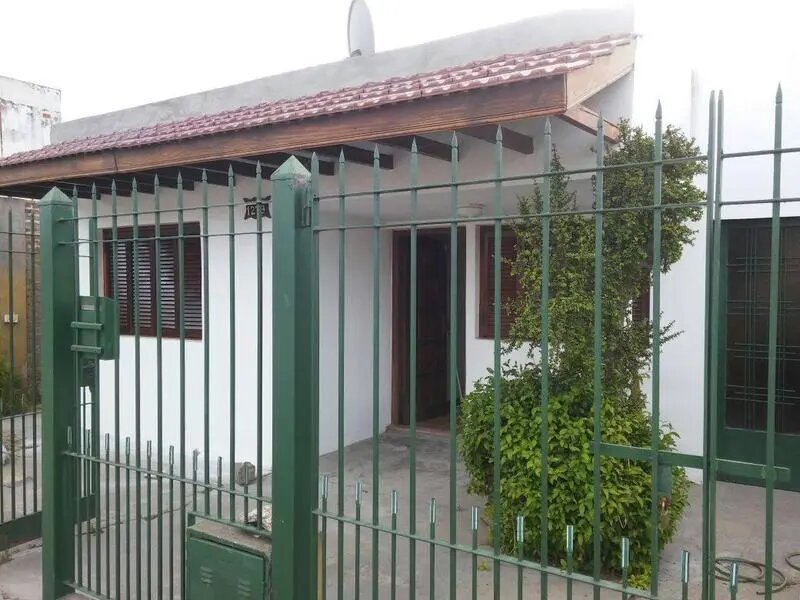 Venta Casa 2 Dormitorios Florencio Varela Con Cochera - 1