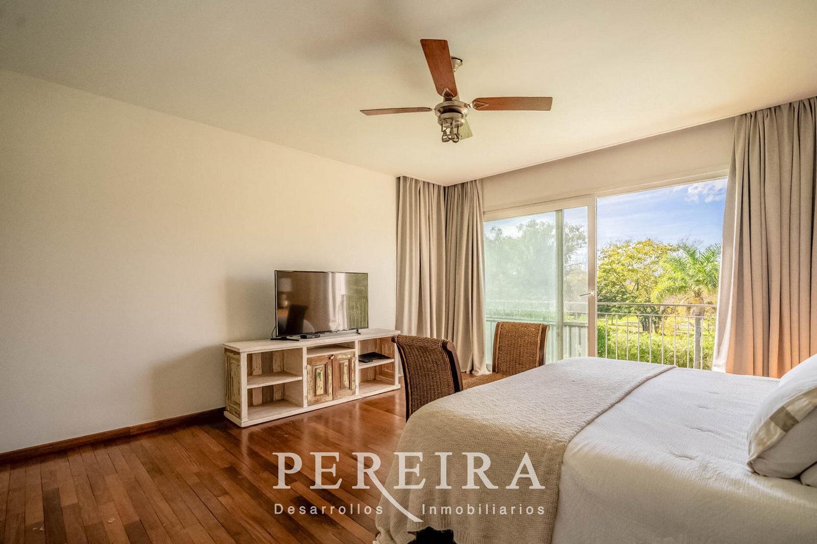 VENTA - Casa en Los Jazmines - Pilar del Este - 5 dormitorios - 78