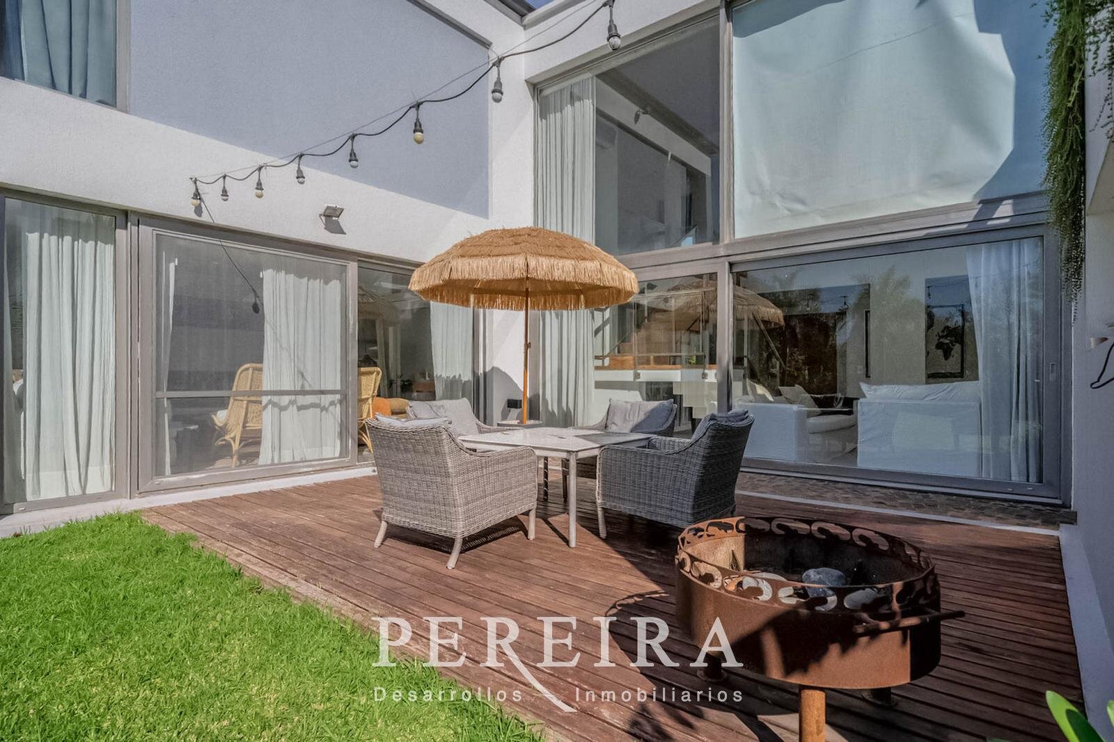 VENTA - Casa en Los Jazmines - Pilar del Este - 5 dormitorios - 115