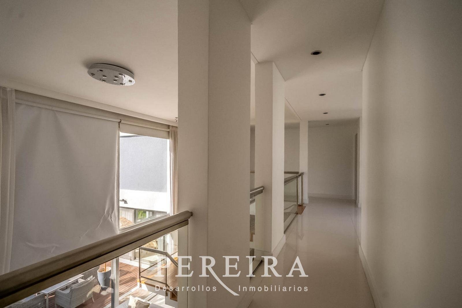 VENTA - Casa en Los Jazmines - Pilar del Este - 5 dormitorios - 58