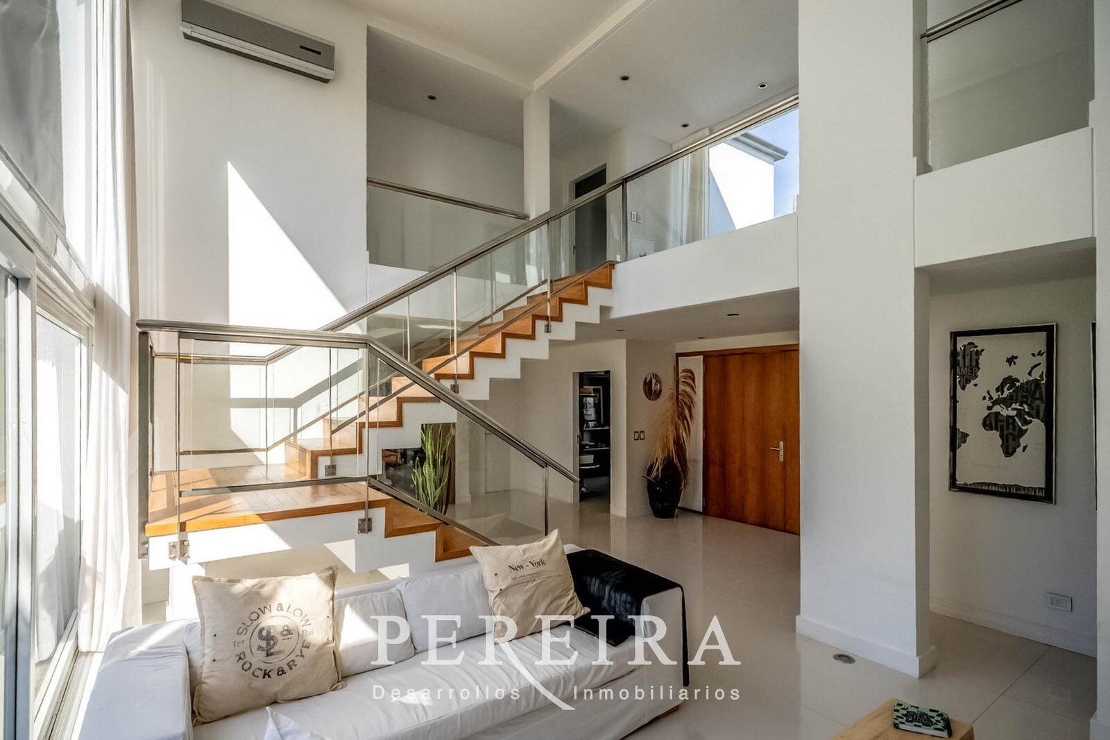 VENTA - Casa en Los Jazmines - Pilar del Este - 5 dormitorios - 38