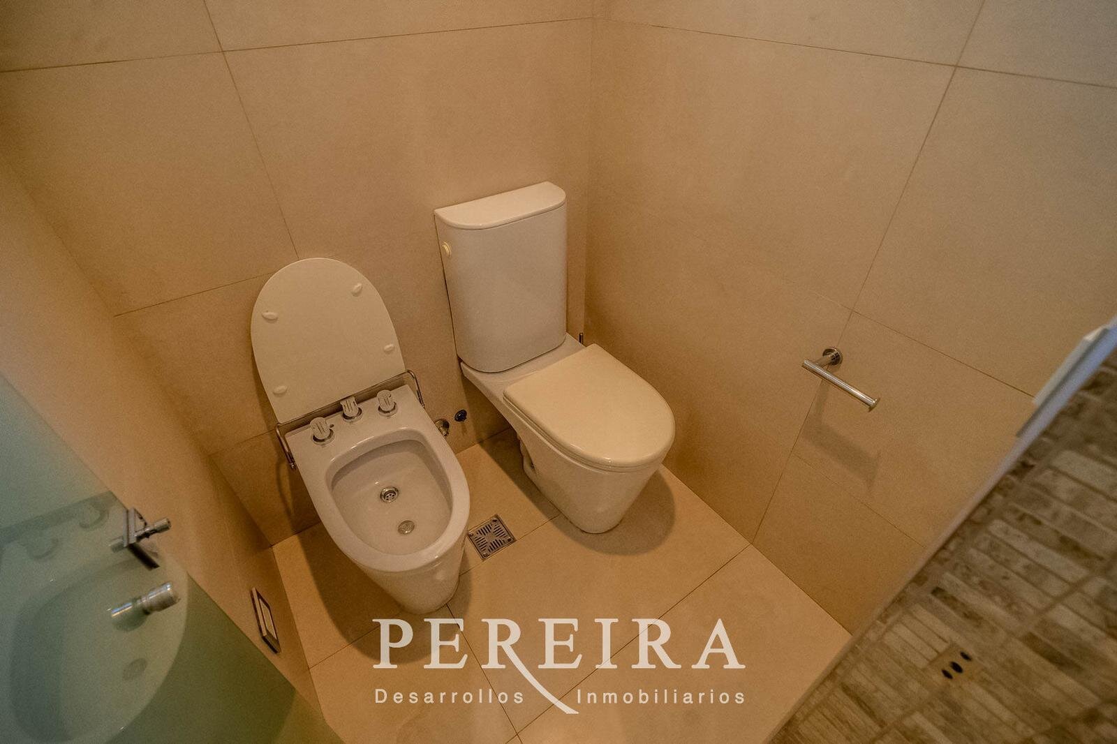 VENTA - Casa en Los Jazmines - Pilar del Este - 5 dormitorios - 90