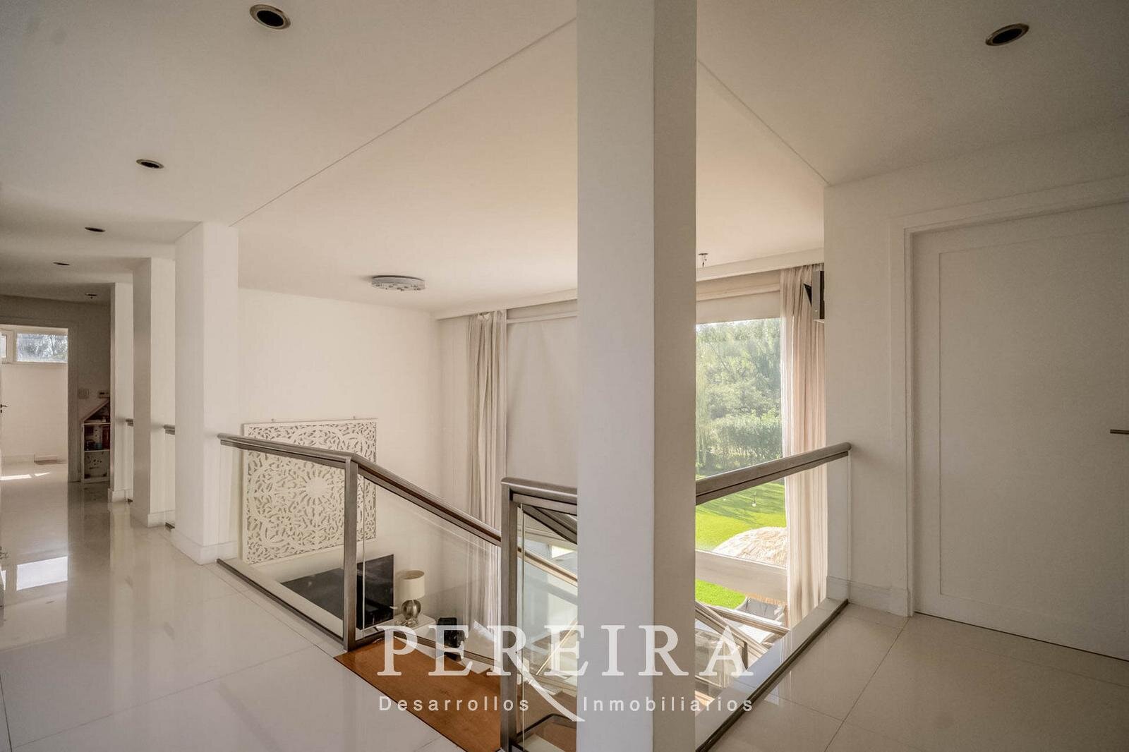 VENTA - Casa en Los Jazmines - Pilar del Este - 5 dormitorios - 60