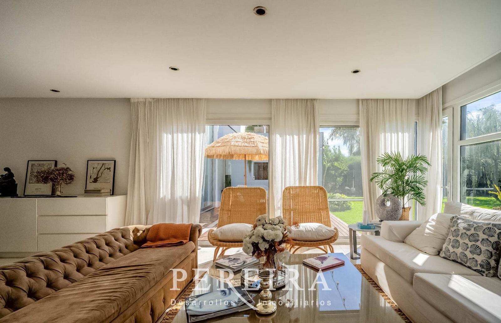 VENTA - Casa en Los Jazmines - Pilar del Este - 5 dormitorios - 24