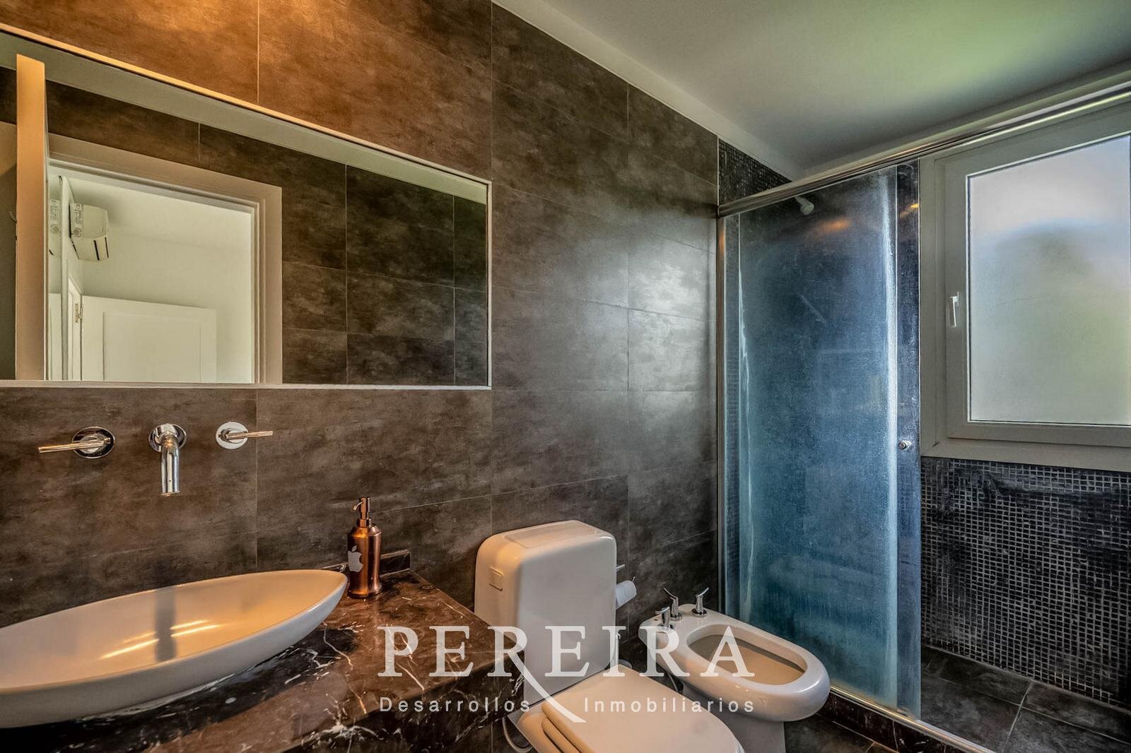 VENTA - Casa en Los Jazmines - Pilar del Este - 5 dormitorios - 72