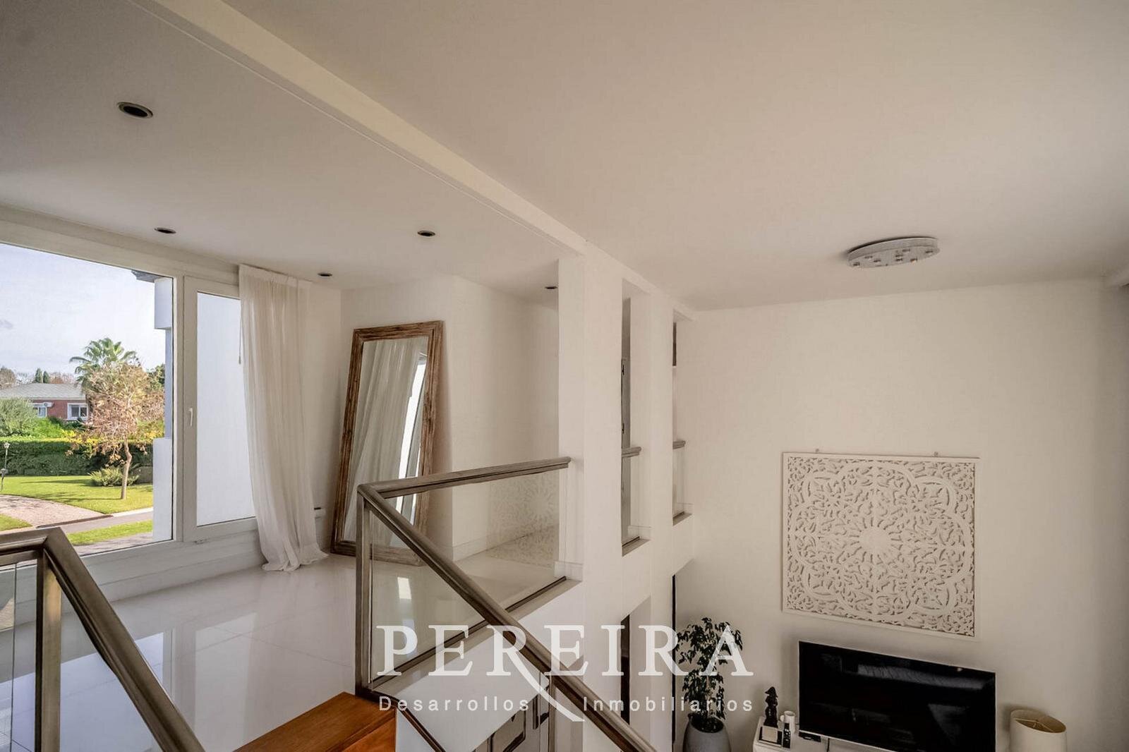 VENTA - Casa en Los Jazmines - Pilar del Este - 5 dormitorios - 65