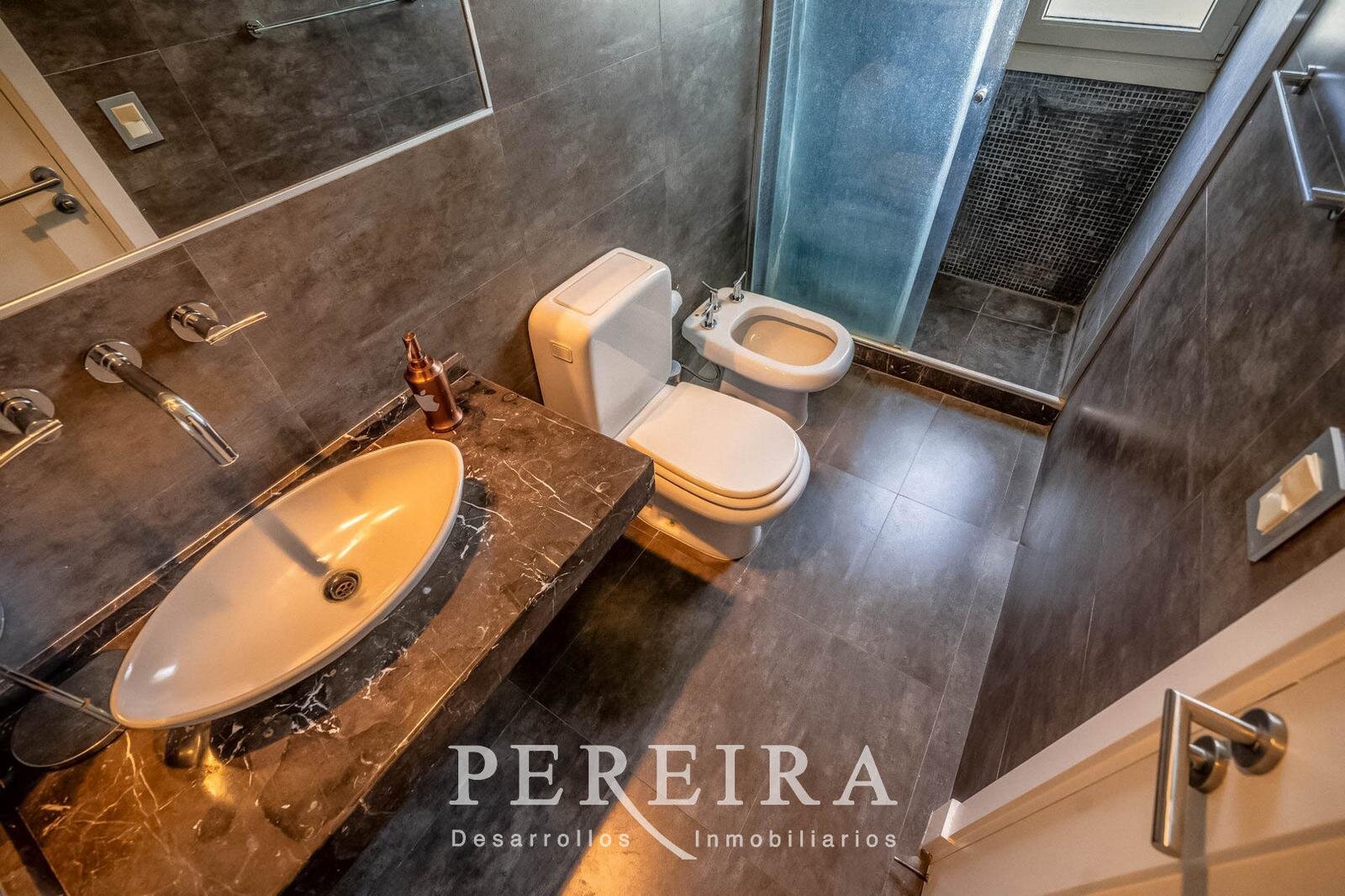 VENTA - Casa en Los Jazmines - Pilar del Este - 5 dormitorios - 73