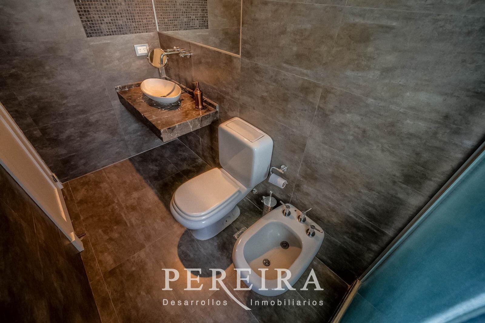 VENTA - Casa en Los Jazmines - Pilar del Este - 5 dormitorios - 74