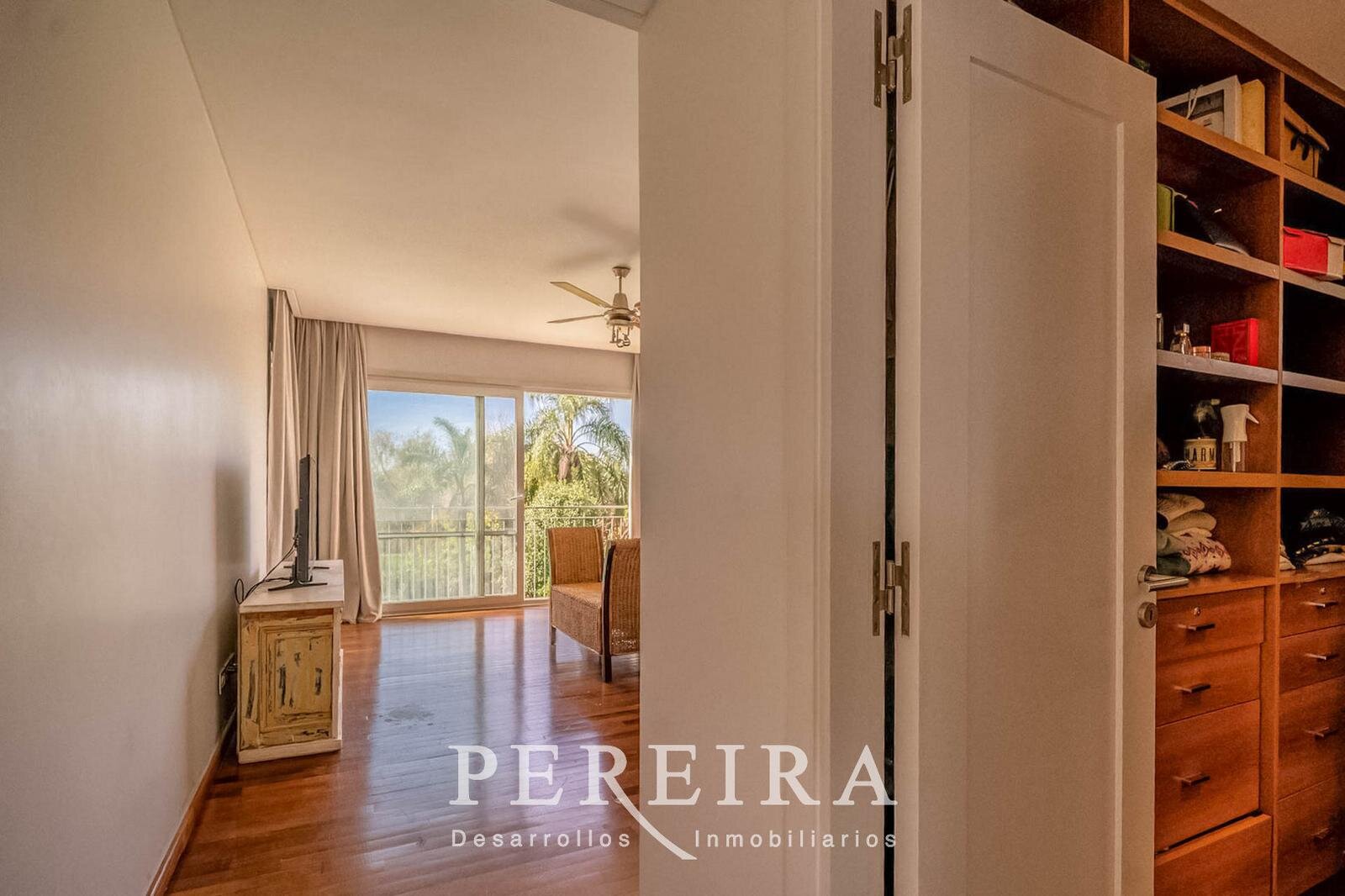 VENTA - Casa en Los Jazmines - Pilar del Este - 5 dormitorios - 77