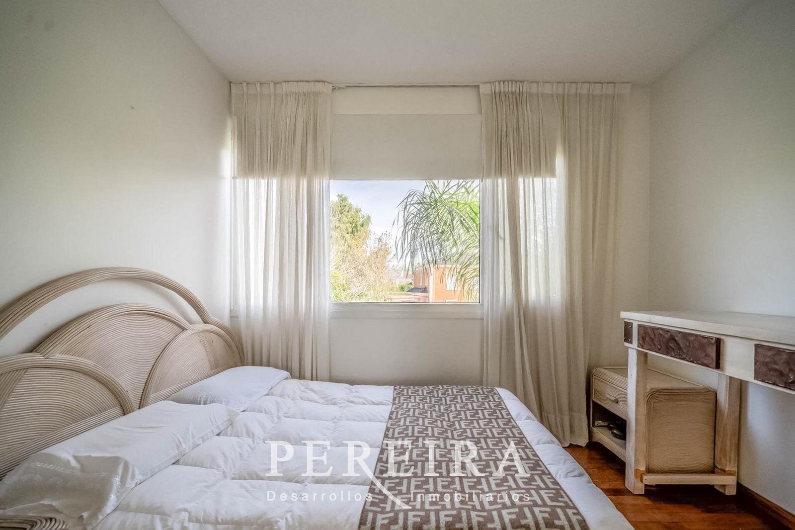 VENTA - Casa en Los Jazmines - Pilar del Este - 5 dormitorios - 67