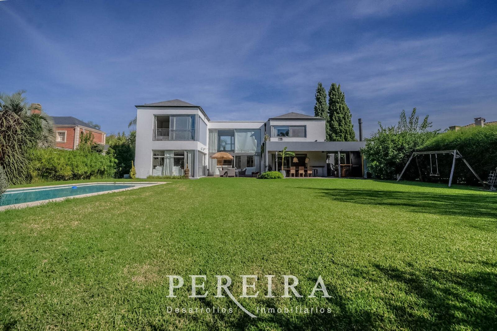 VENTA - Casa en Los Jazmines - Pilar del Este - 5 dormitorios - 131