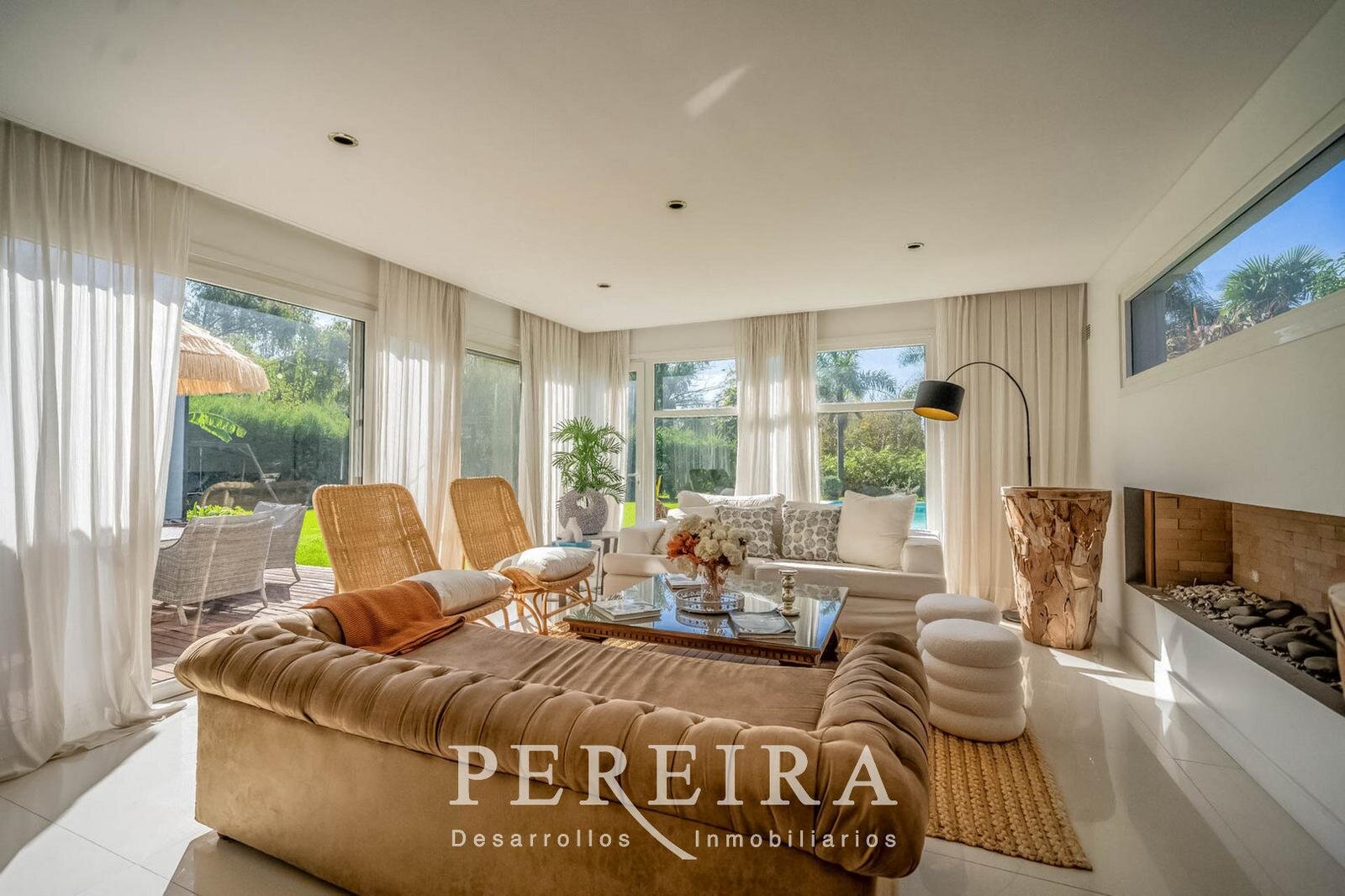 VENTA - Casa en Los Jazmines - Pilar del Este - 5 dormitorios - 16