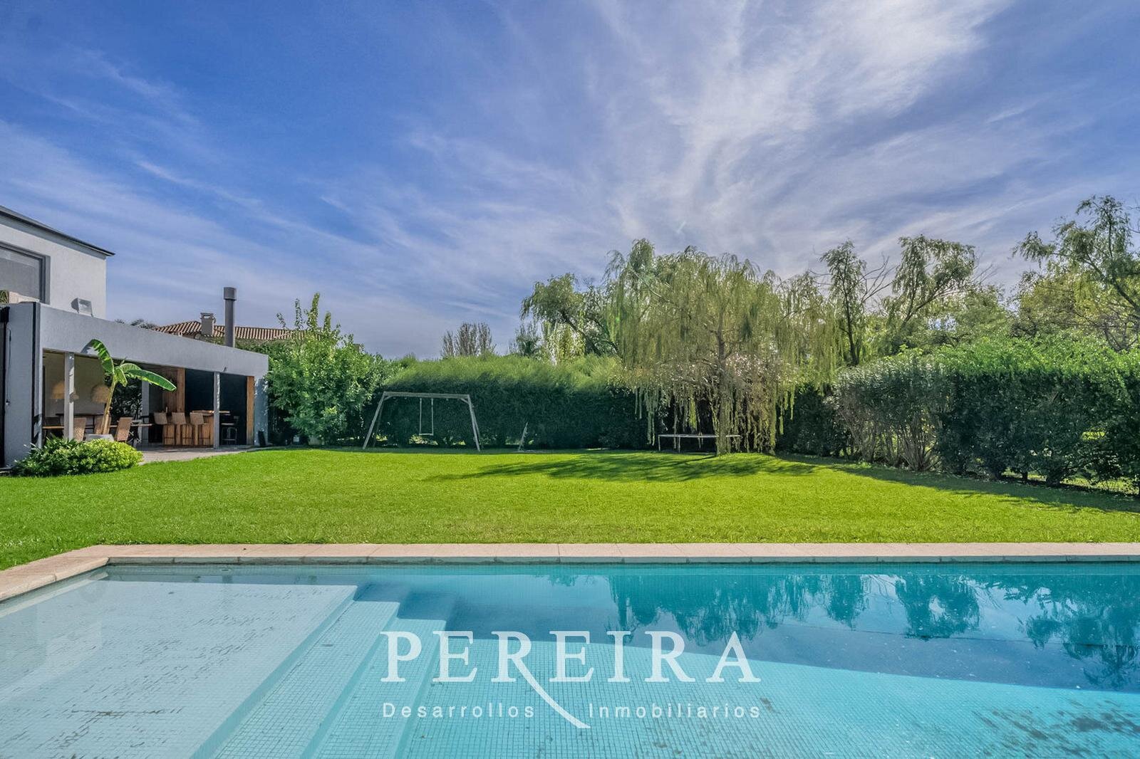 VENTA - Casa en Los Jazmines - Pilar del Este - 5 dormitorios - 129