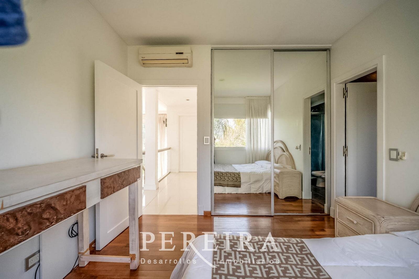 VENTA - Casa en Los Jazmines - Pilar del Este - 5 dormitorios - 71