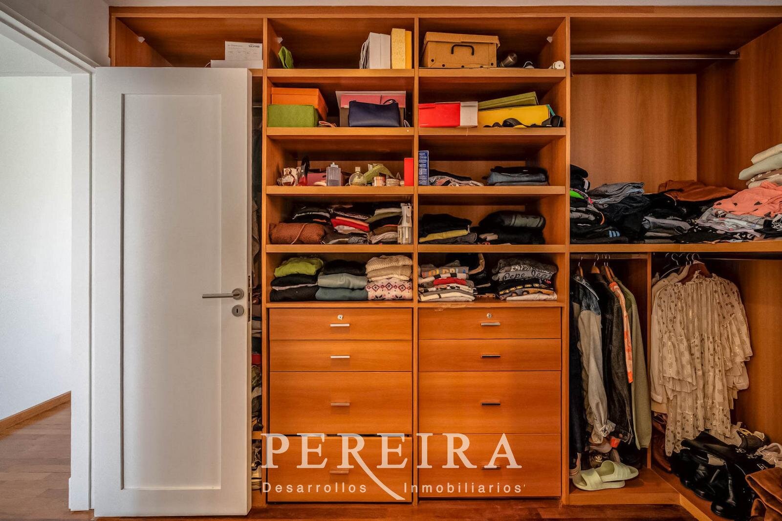 VENTA - Casa en Los Jazmines - Pilar del Este - 5 dormitorios - 103