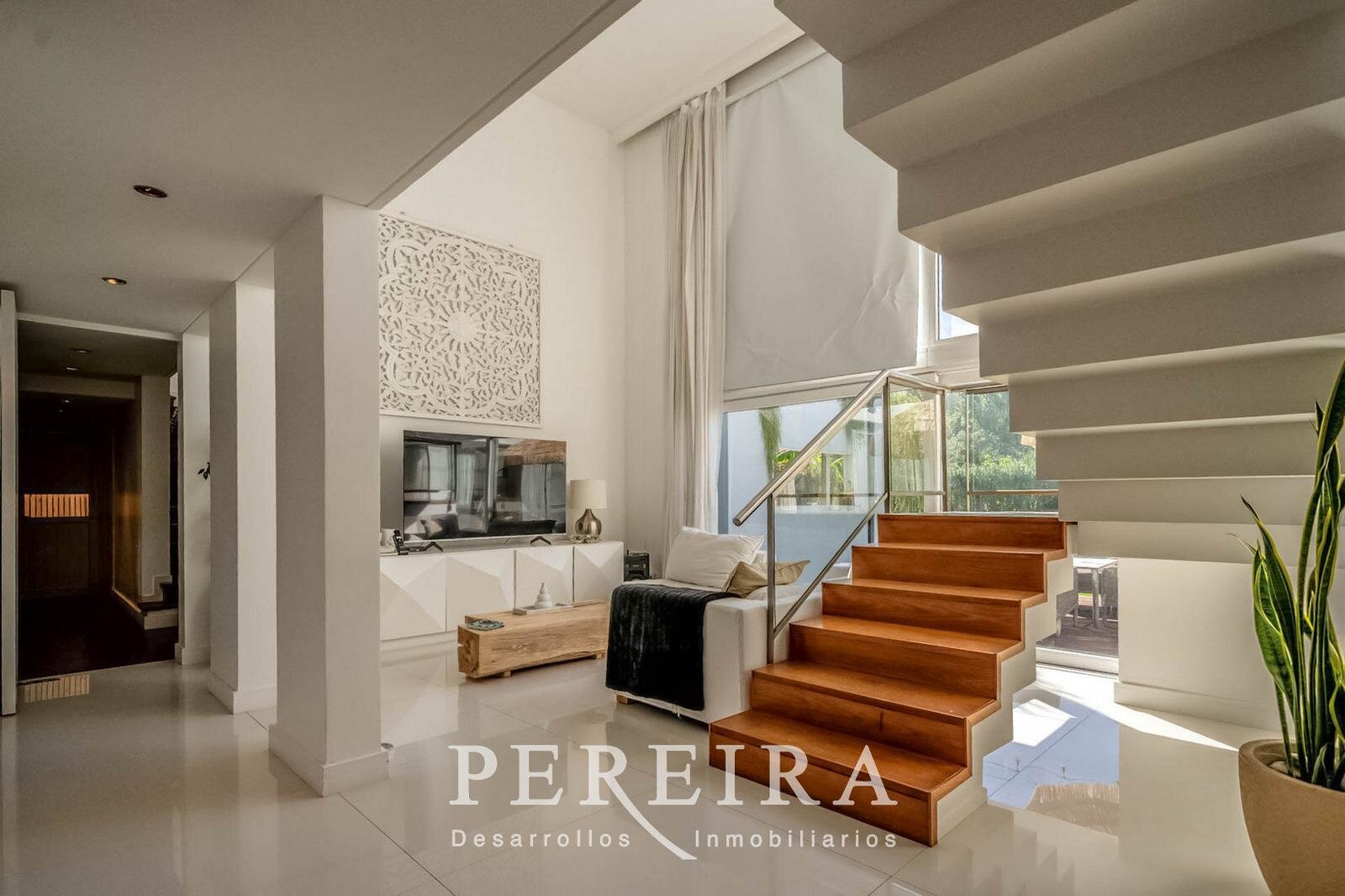 VENTA - Casa en Los Jazmines - Pilar del Este - 5 dormitorios - 30