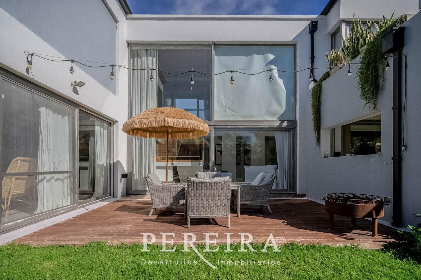 VENTA - Casa en Los Jazmines - Pilar del Este - 5 dormitorios - 116
