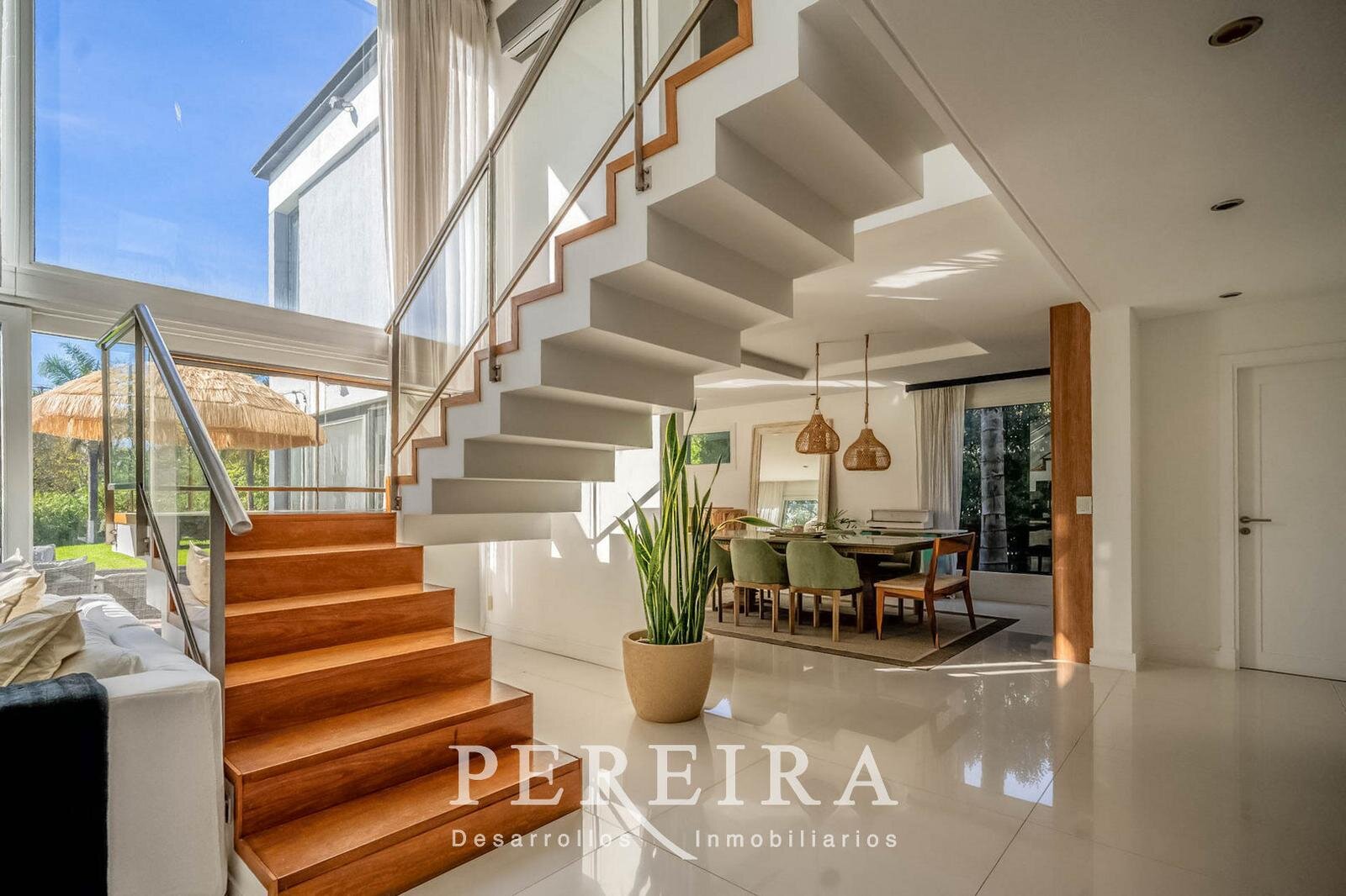 VENTA - Casa en Los Jazmines - Pilar del Este - 5 dormitorios - 27