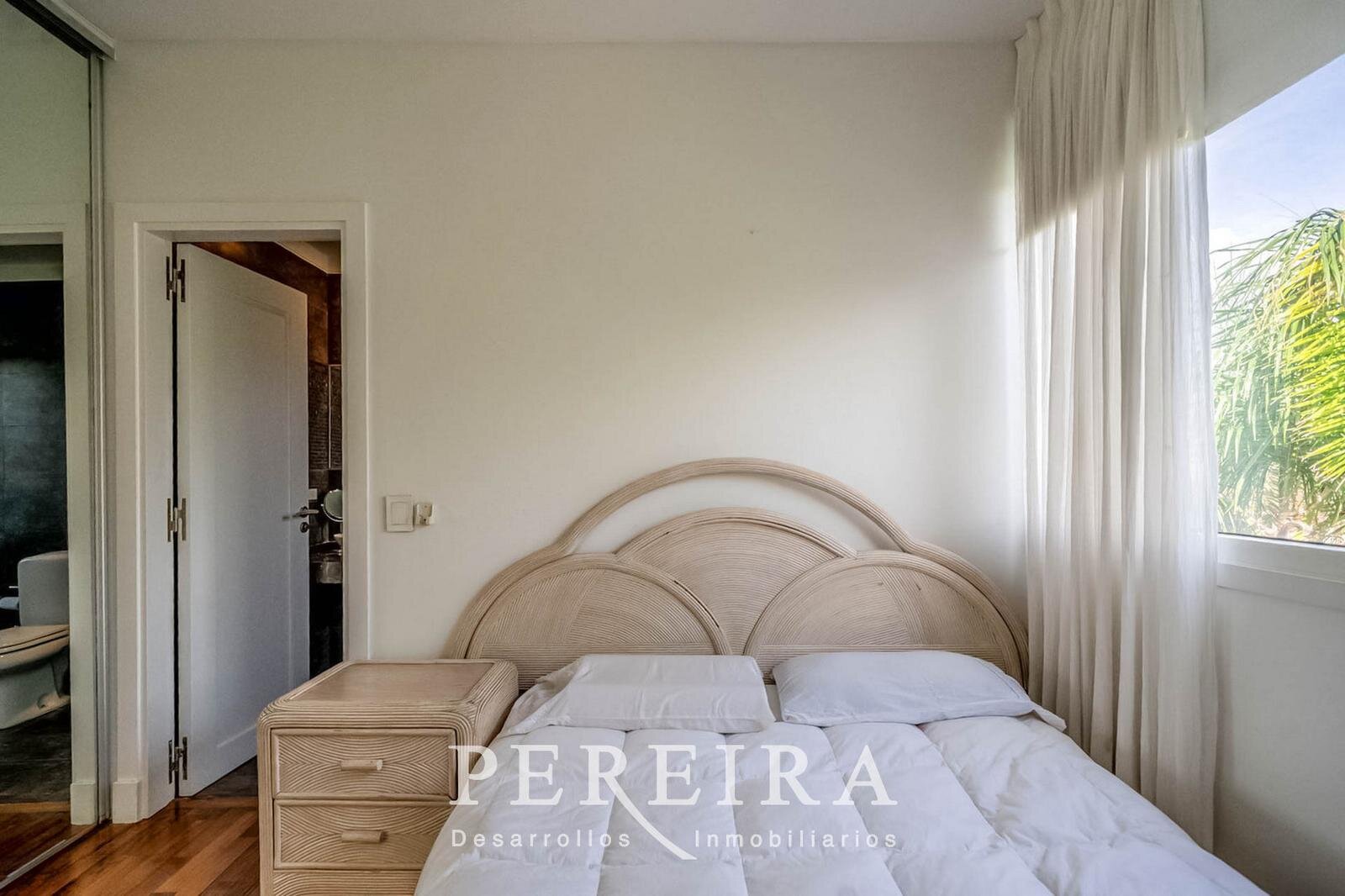 VENTA - Casa en Los Jazmines - Pilar del Este - 5 dormitorios - 69