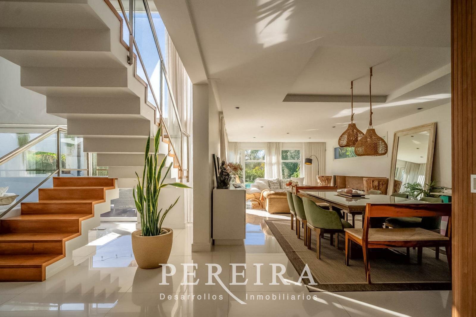 VENTA - Casa en Los Jazmines - Pilar del Este - 5 dormitorios - 32