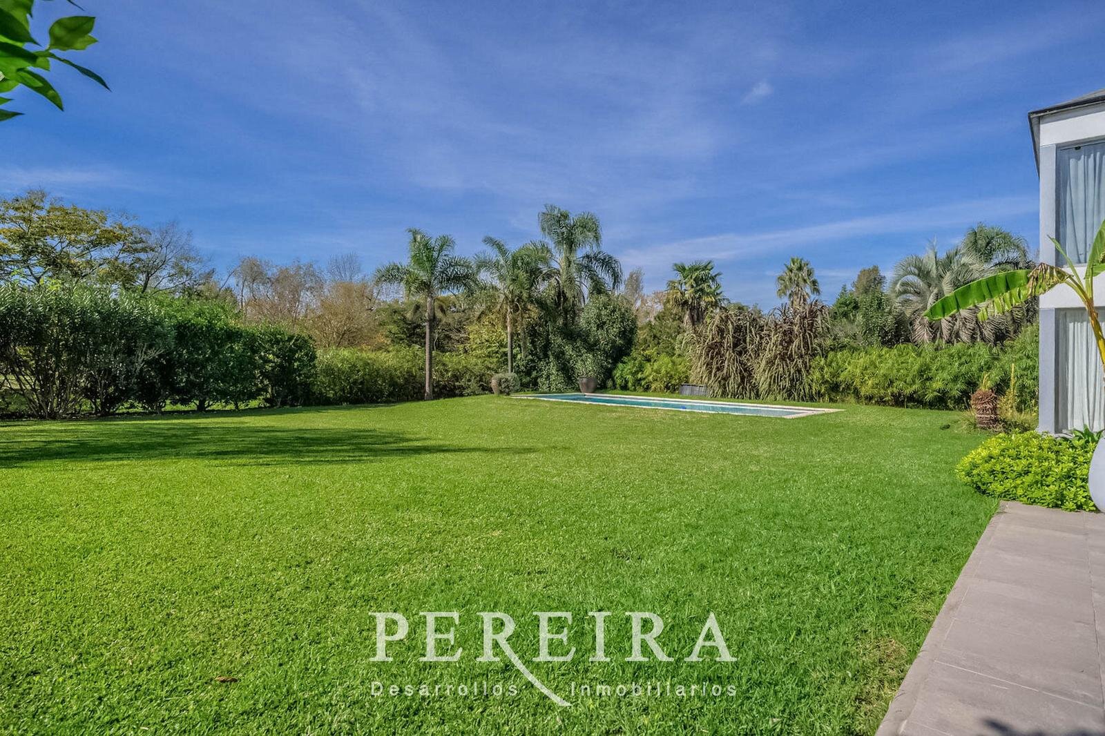 VENTA - Casa en Los Jazmines - Pilar del Este - 5 dormitorios - 113