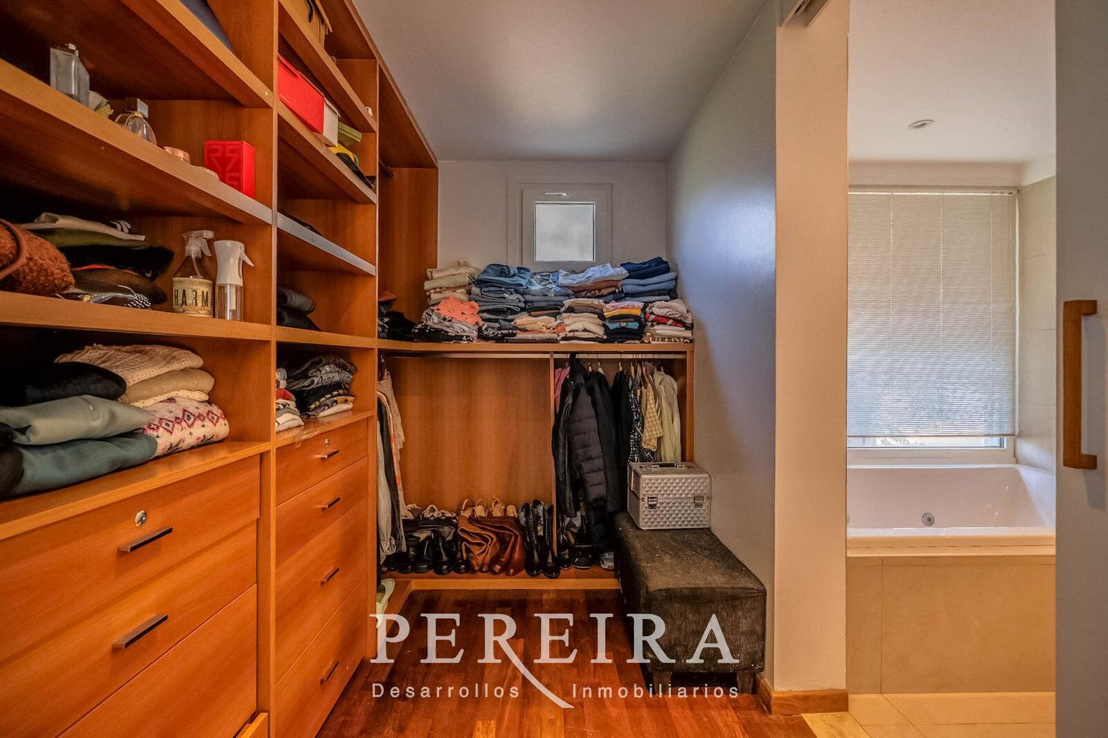 VENTA - Casa en Los Jazmines - Pilar del Este - 5 dormitorios - 102