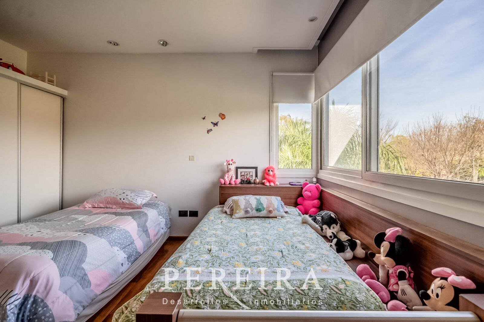 VENTA - Casa en Los Jazmines - Pilar del Este - 5 dormitorios - 57