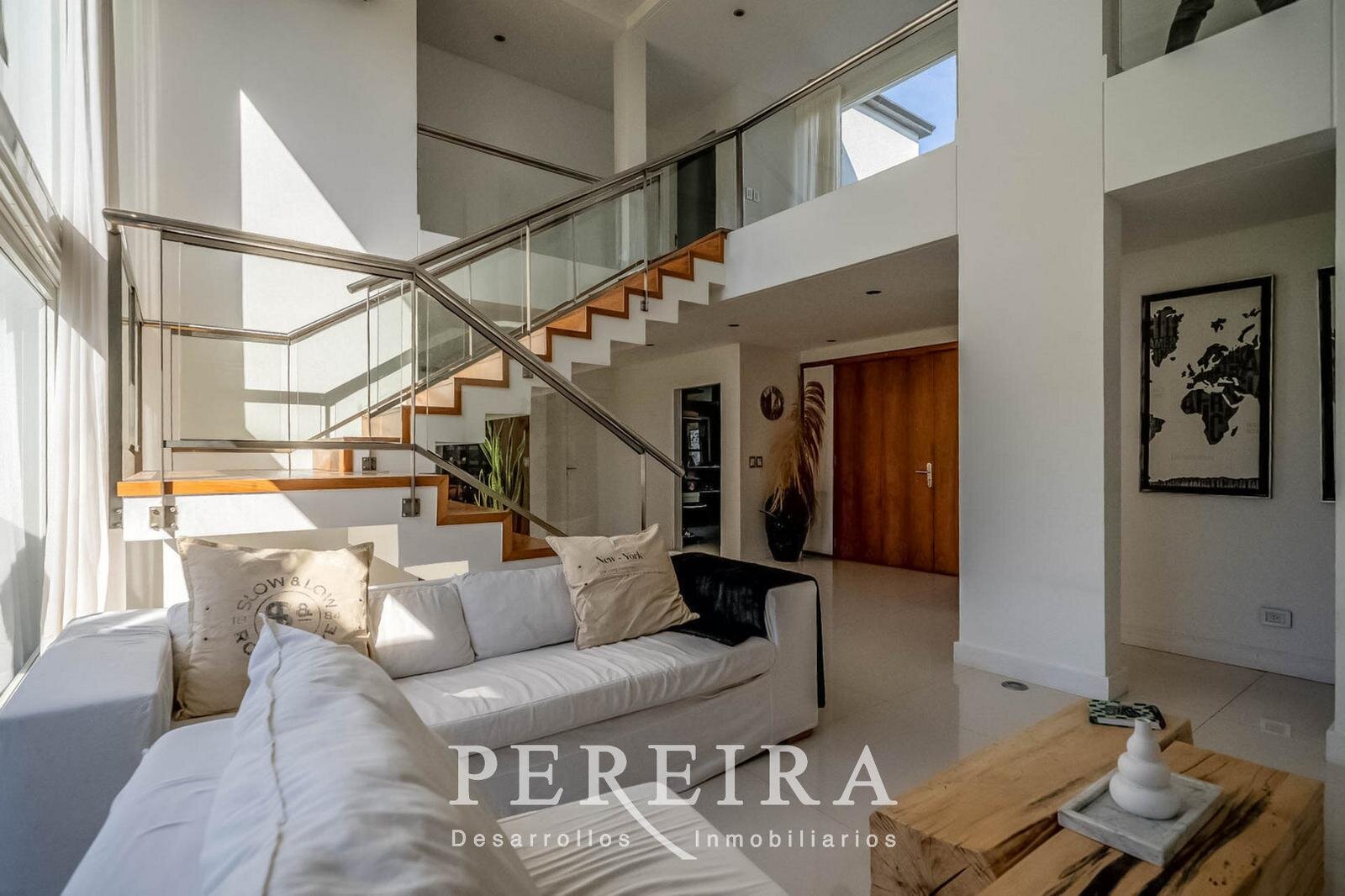 VENTA - Casa en Los Jazmines - Pilar del Este - 5 dormitorios - 36