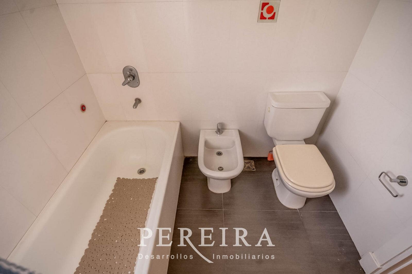 VENTA - Casa en Los Jazmines - Pilar del Este - 5 dormitorios - 85
