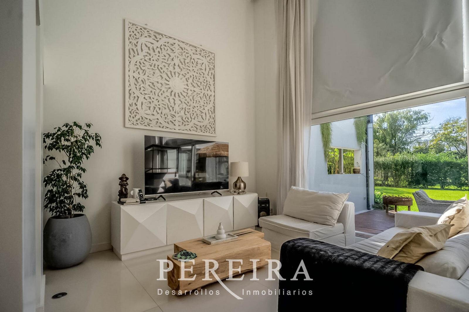 VENTA - Casa en Los Jazmines - Pilar del Este - 5 dormitorios - 29