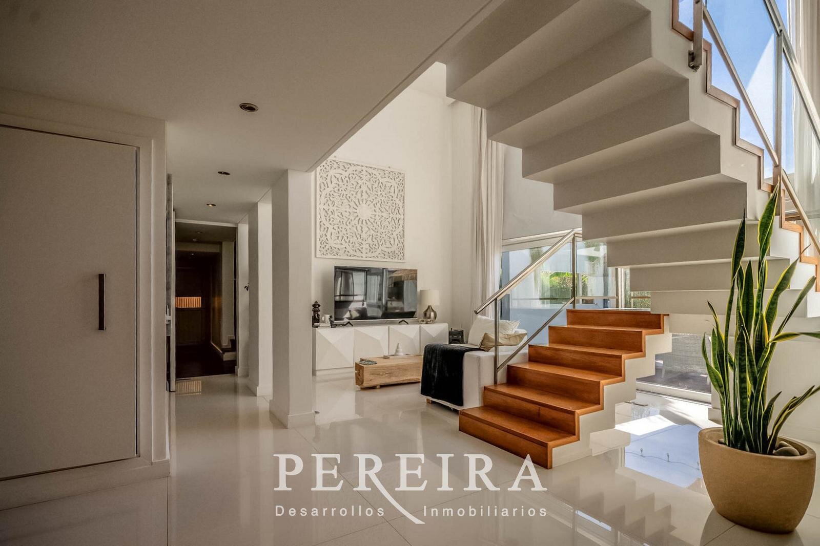 VENTA - Casa en Los Jazmines - Pilar del Este - 5 dormitorios - 31