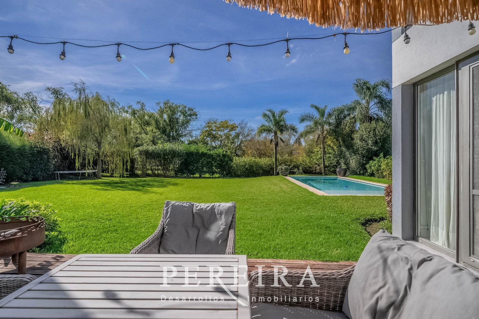 VENTA - Casa en Los Jazmines - Pilar del Este - 5 dormitorios - 122