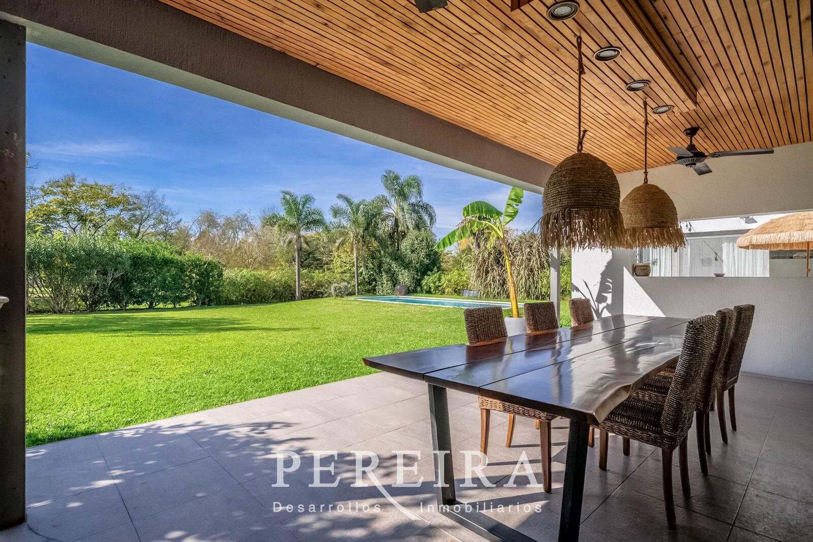 VENTA - Casa en Los Jazmines - Pilar del Este - 5 dormitorios - 106