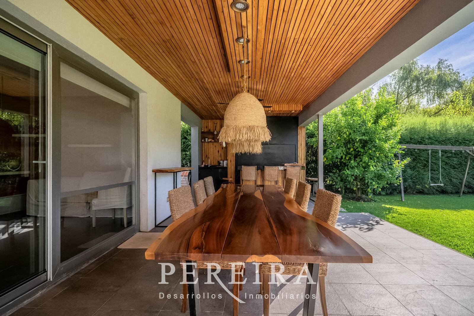 VENTA - Casa en Los Jazmines - Pilar del Este - 5 dormitorios - 109