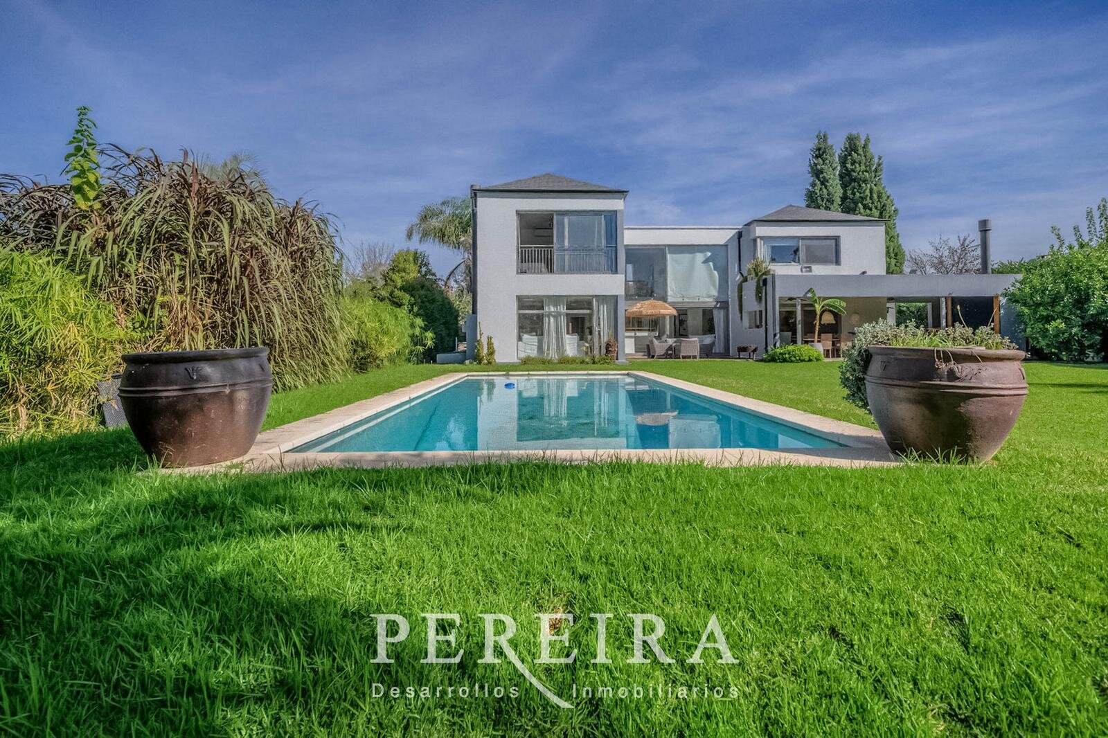 VENTA - Casa en Los Jazmines - Pilar del Este - 5 dormitorios - 130