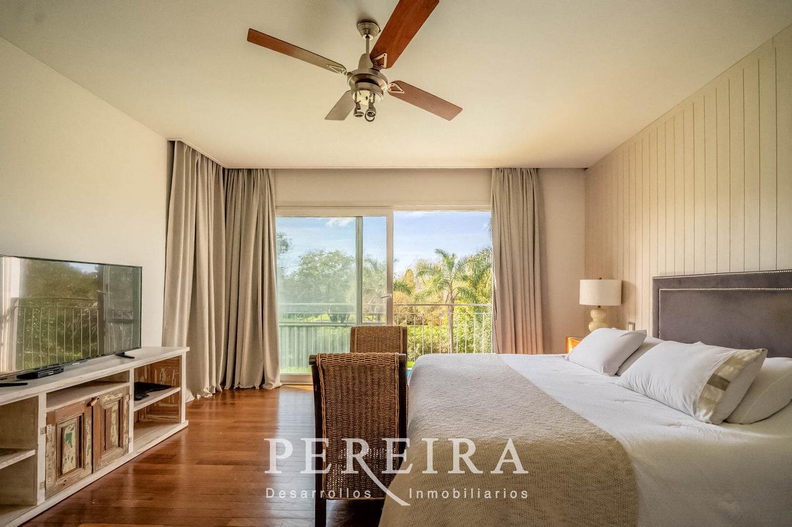 VENTA - Casa en Los Jazmines - Pilar del Este - 5 dormitorios - 99