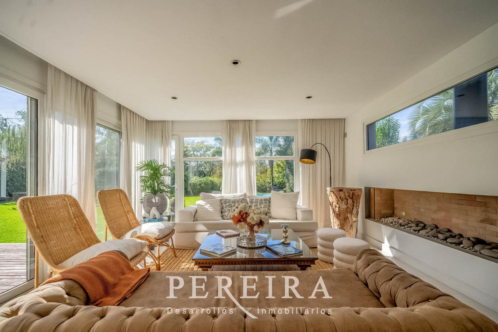 VENTA - Casa en Los Jazmines - Pilar del Este - 5 dormitorios - 17