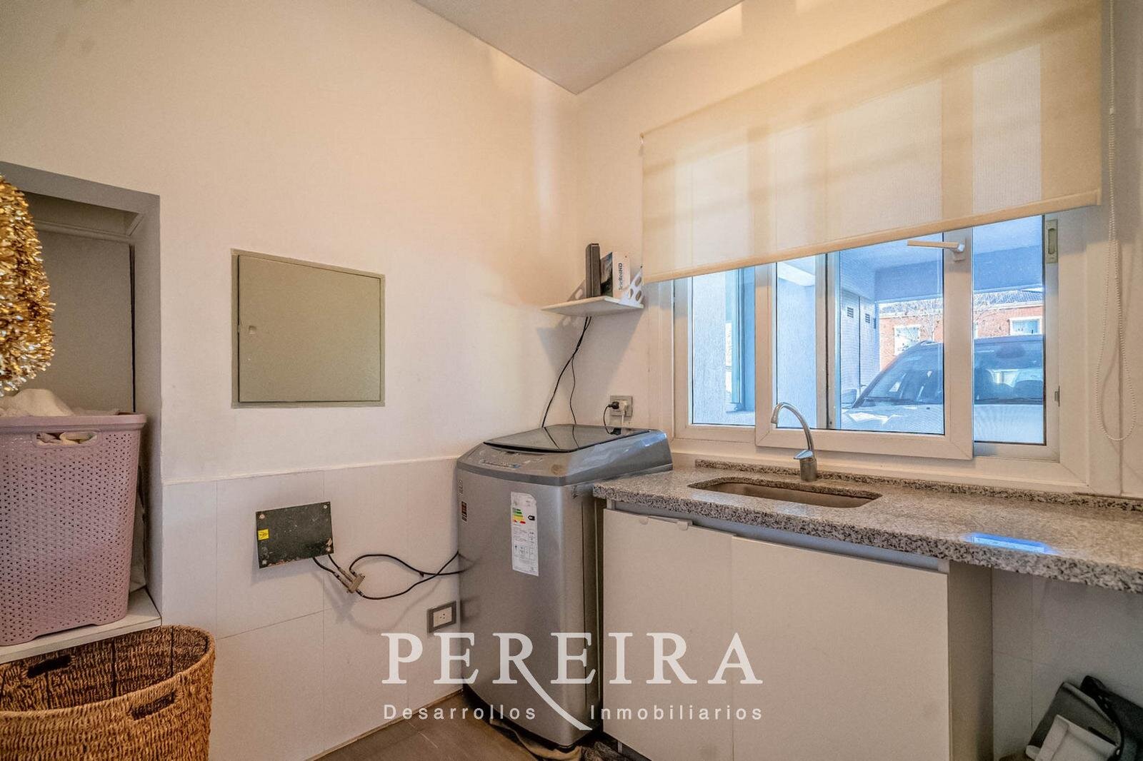 VENTA - Casa en Los Jazmines - Pilar del Este - 5 dormitorios - 93