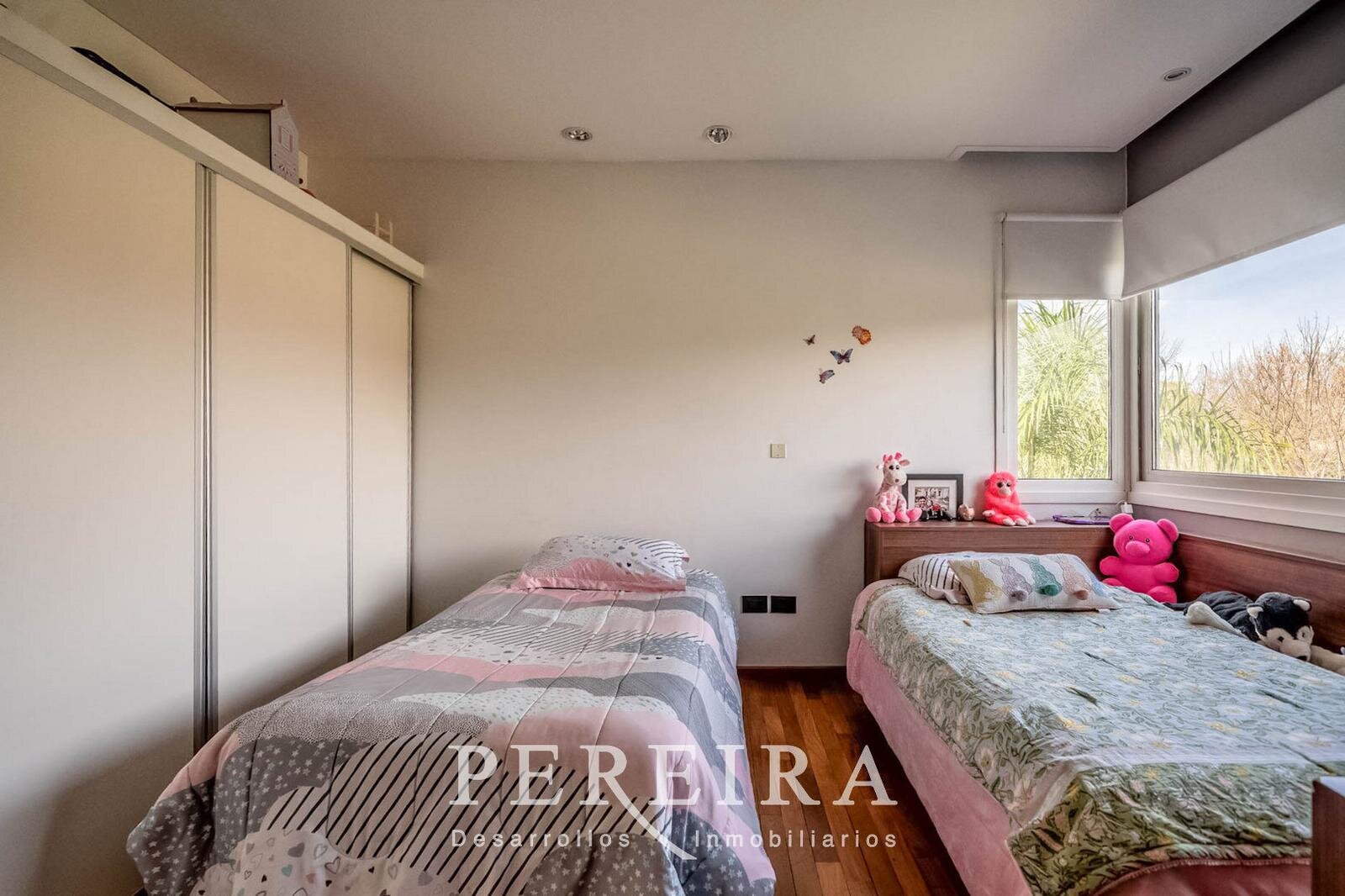 VENTA - Casa en Los Jazmines - Pilar del Este - 5 dormitorios - 52