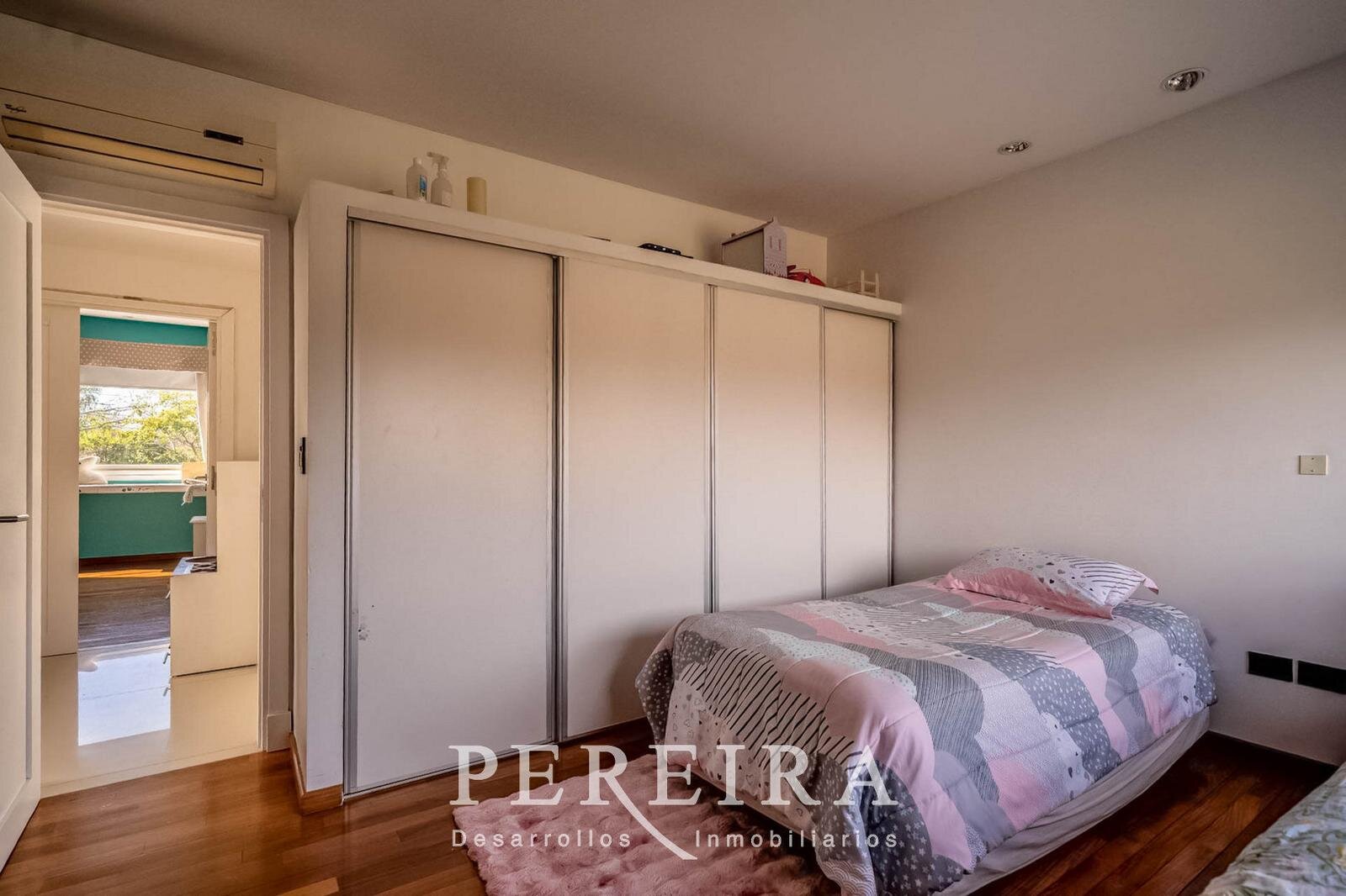 VENTA - Casa en Los Jazmines - Pilar del Este - 5 dormitorios - 56