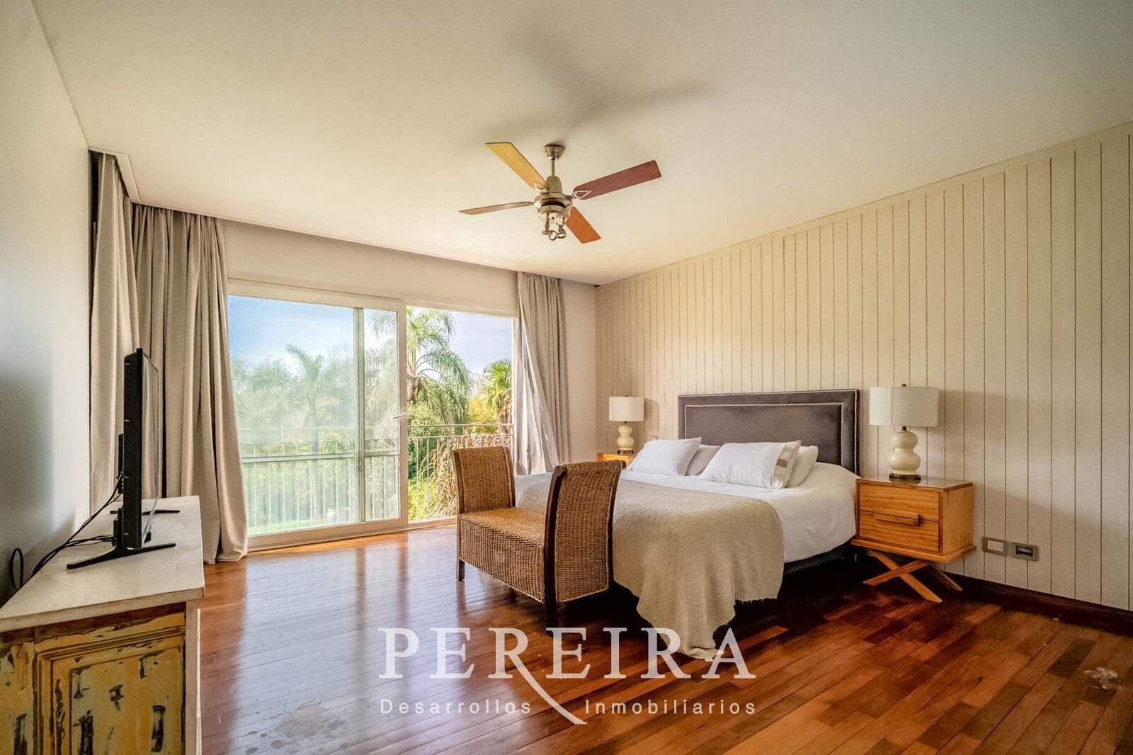 VENTA - Casa en Los Jazmines - Pilar del Este - 5 dormitorios - 76