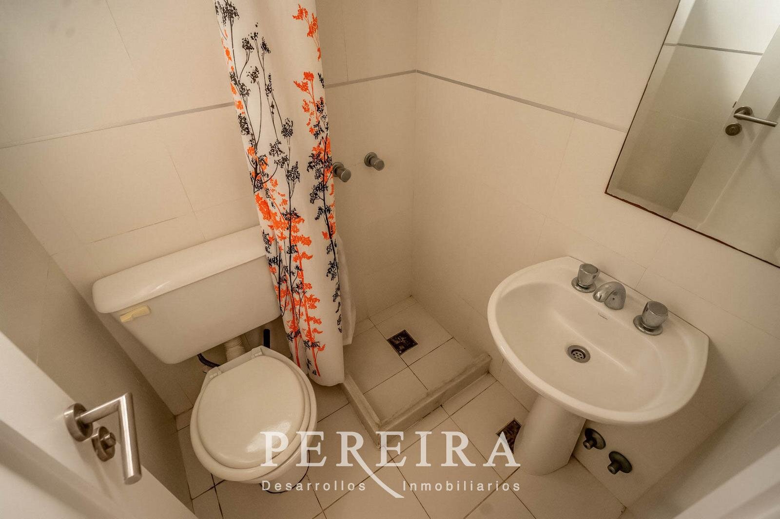 VENTA - Casa en Los Jazmines - Pilar del Este - 5 dormitorios - 96