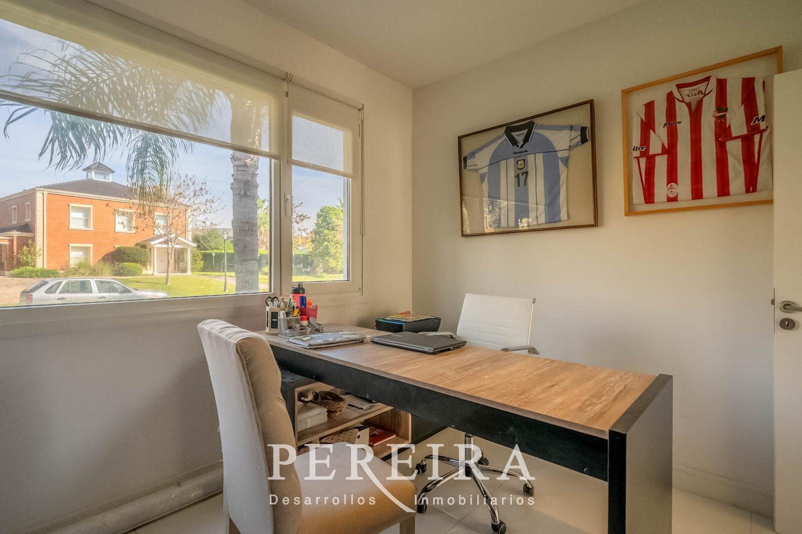 VENTA - Casa en Los Jazmines - Pilar del Este - 5 dormitorios - 40