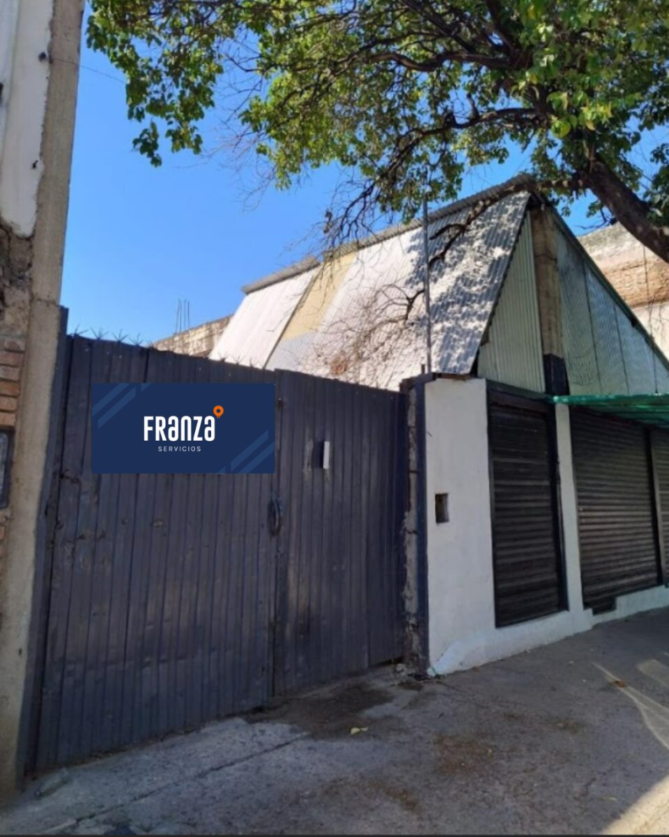 001-Lote en venta, ideal para inversión inmobiliaria.   Zona muy comercial. Entre Ana María Janer y México.