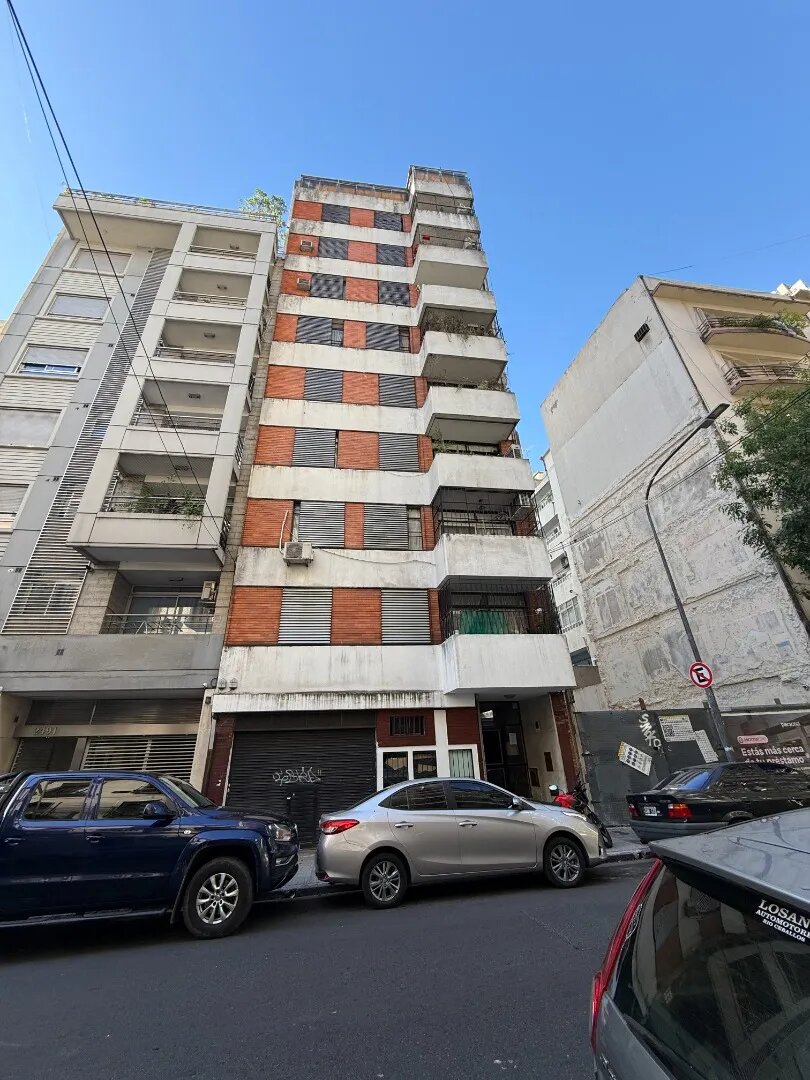 DOS AMBIENTES EN RECOLETA MUY BIEN UBICADO A RECICLAR - 1