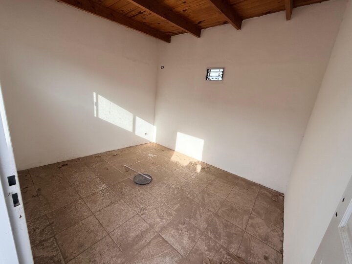 Departamentos de pasillo - Ibarlucea - Venta