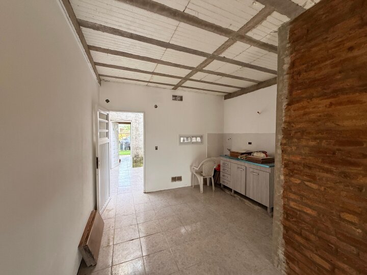 Departamentos de pasillo - Ibarlucea - Venta