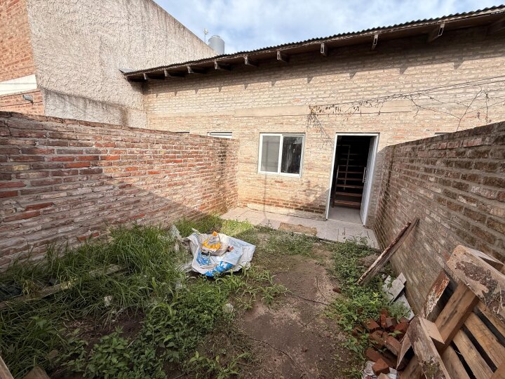 Departamentos de pasillo - Ibarlucea - Venta