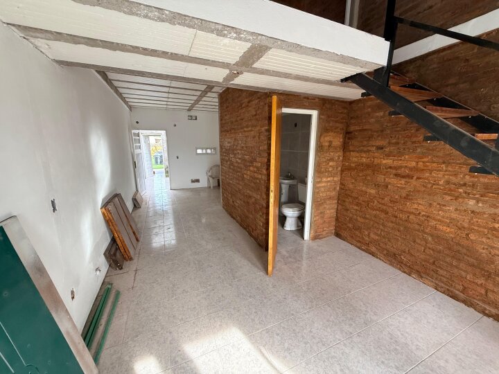 Departamentos de pasillo - Ibarlucea - Venta