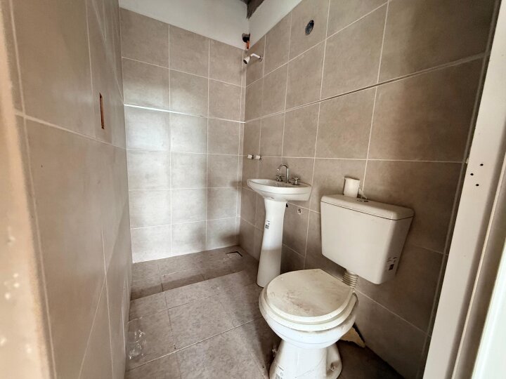 Departamentos de pasillo - Ibarlucea - Venta